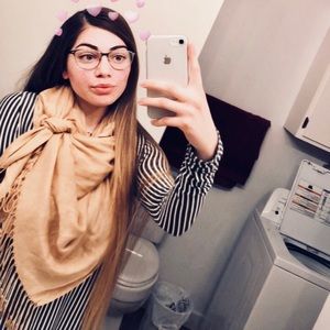 Meet your Posher, Laura